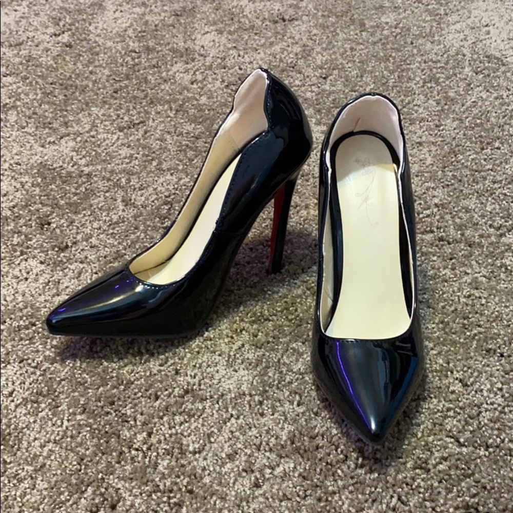 Black high heels with red bottoms